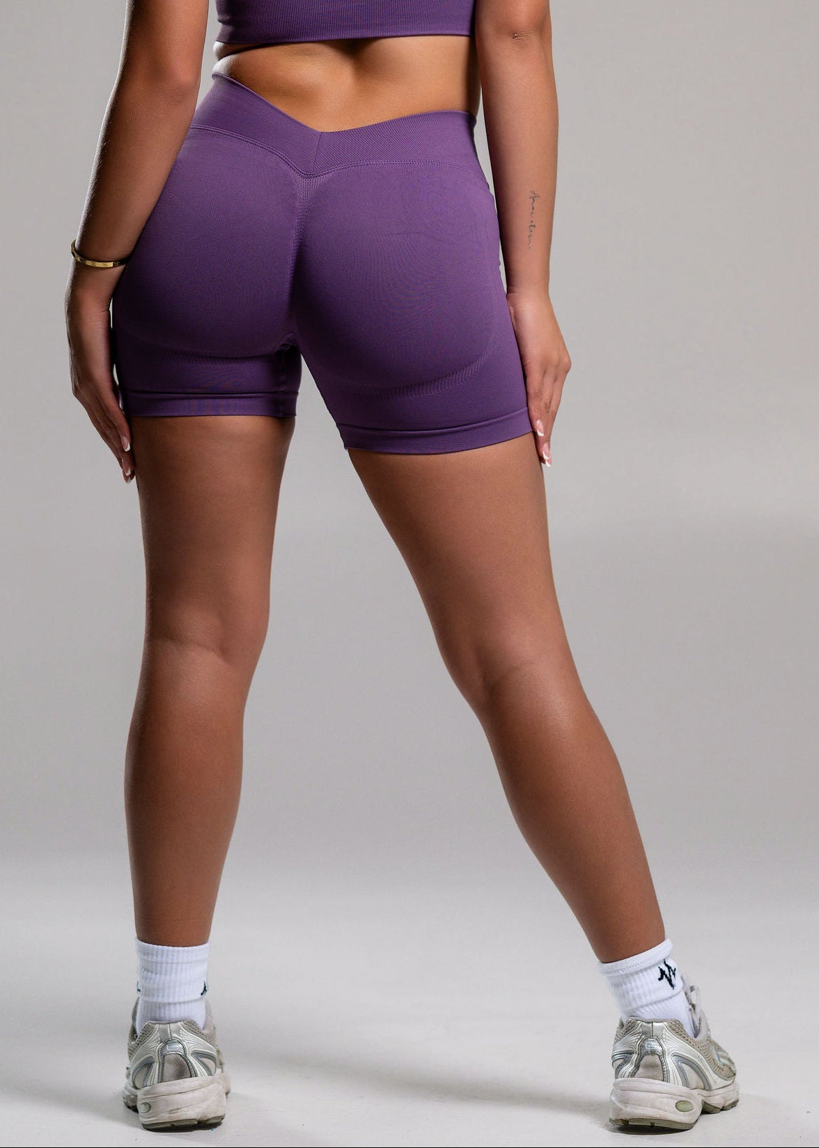 RythmContour V-back High-Waisted Shorts